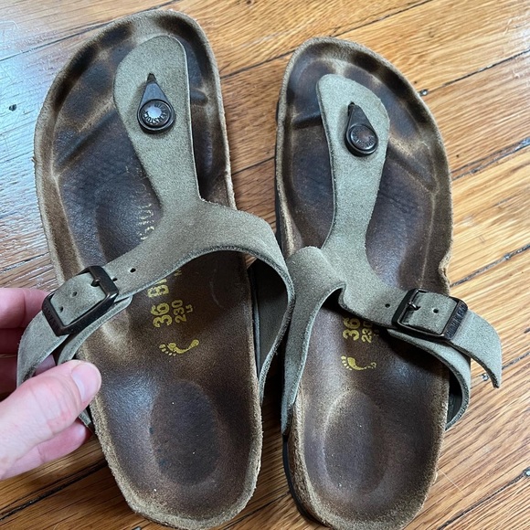 Birkenstock tan suede Gizah sandal in VGUC size 36 comfy and soft - Picture 6 of 13